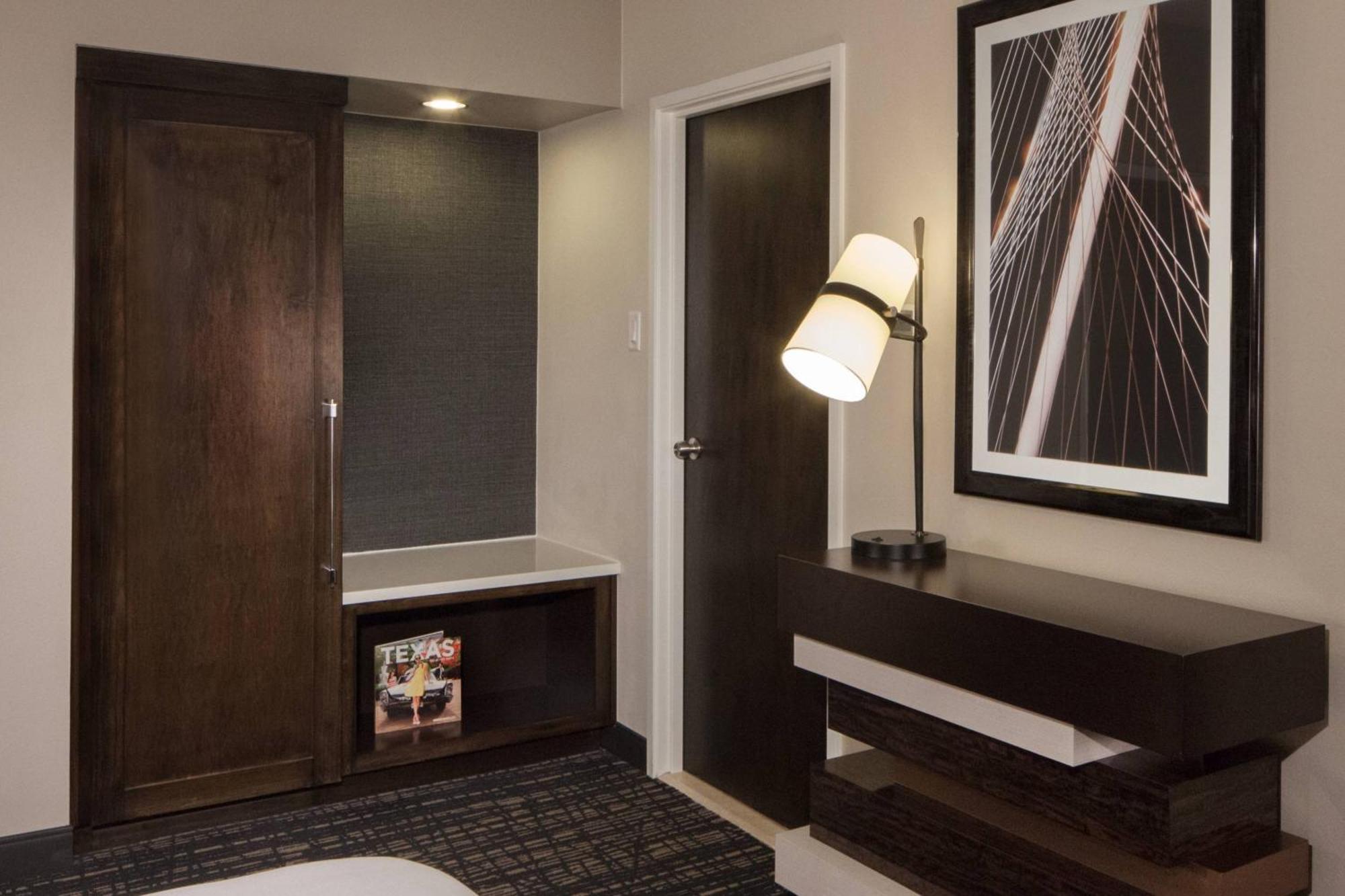 Dallas Marriott Suites Medical/Market Center Εξωτερικό φωτογραφία